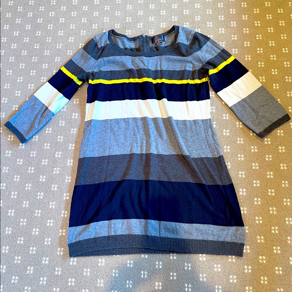 Excellent used condition maternity shirt